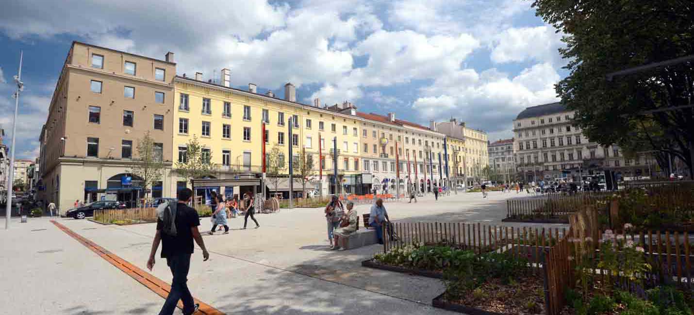 Vue de Saint-Étienne, ville étudiante de la Loire où se situe la résidence, rue Antoine Durafour.